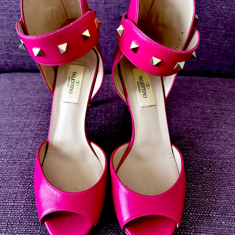 Valentino Garavani Pink Heels size 7